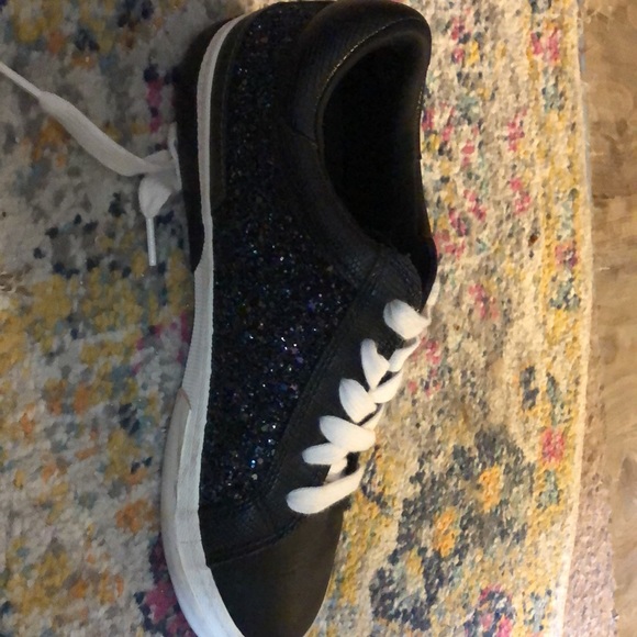 Black w leather toe and sides are sparklly - Picture 2 of 2